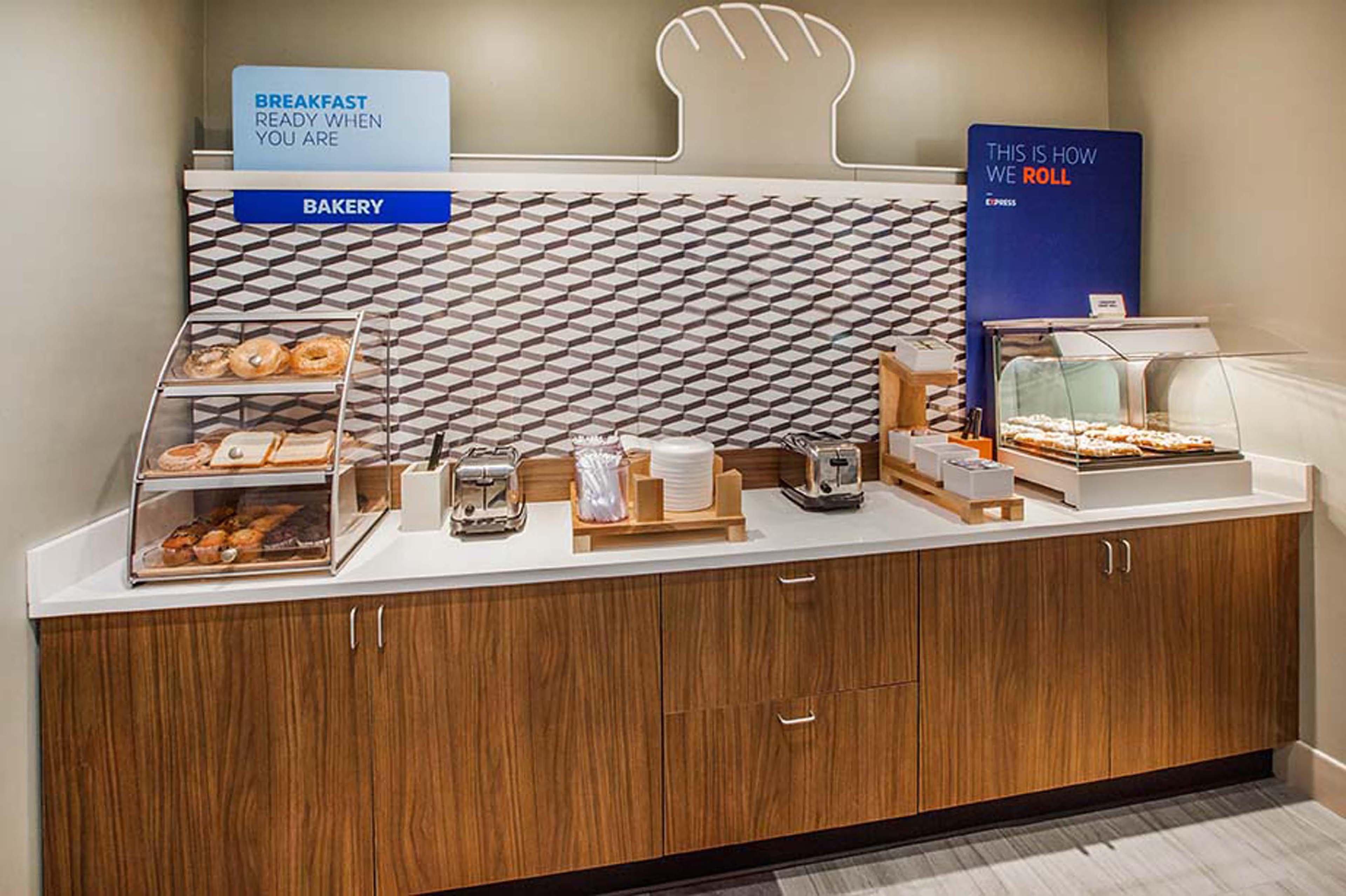 Holiday Inn Express & Suites Alliance By Ihg Buitenkant foto