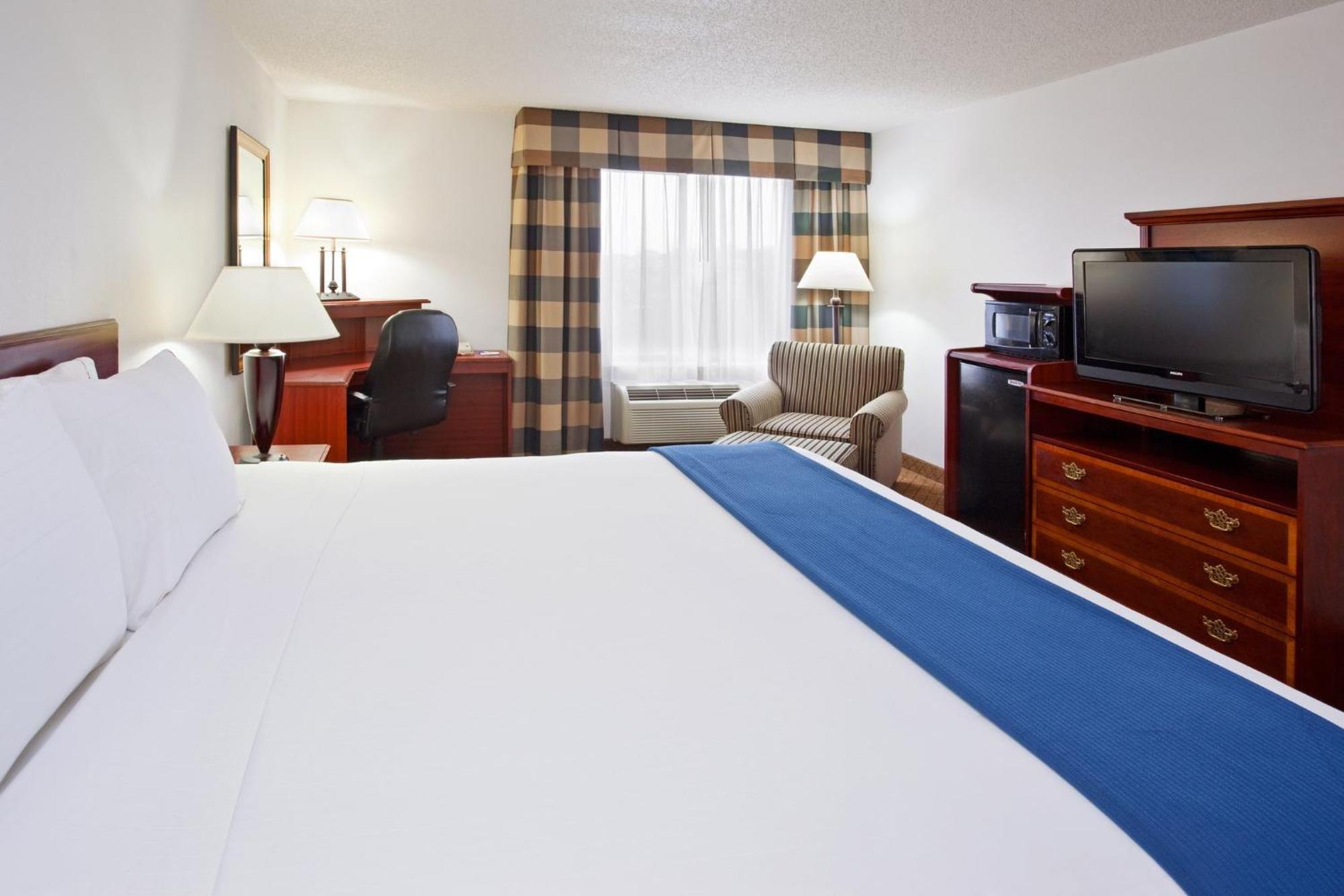 Holiday Inn Express & Suites Alliance By Ihg Buitenkant foto