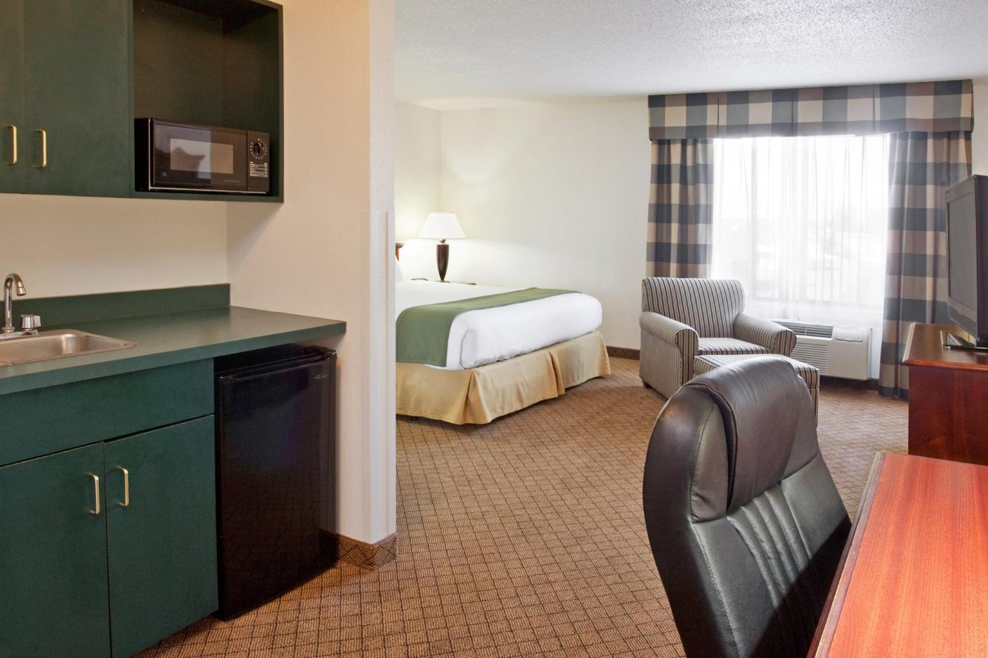 Holiday Inn Express & Suites Alliance By Ihg Buitenkant foto