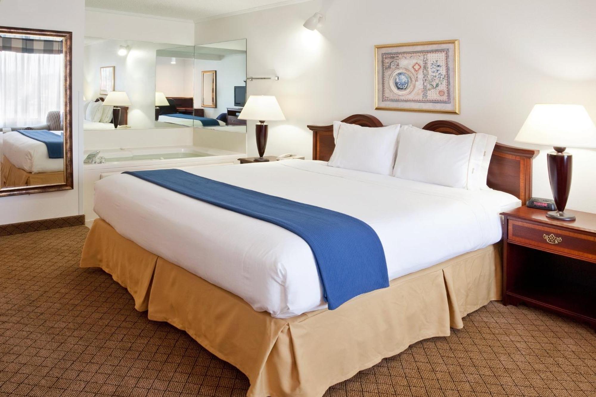 Holiday Inn Express & Suites Alliance By Ihg Buitenkant foto