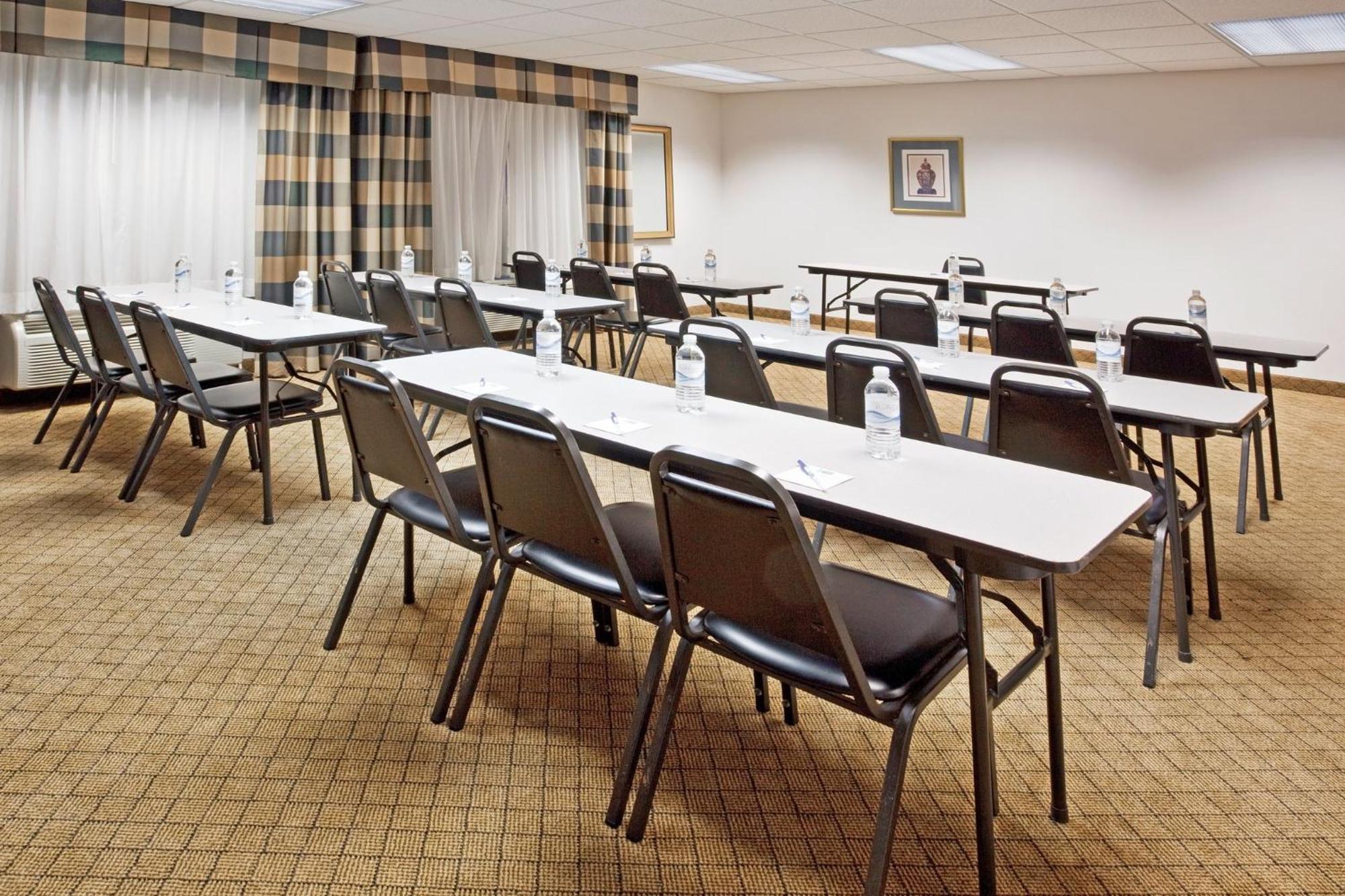 Holiday Inn Express & Suites Alliance By Ihg Buitenkant foto