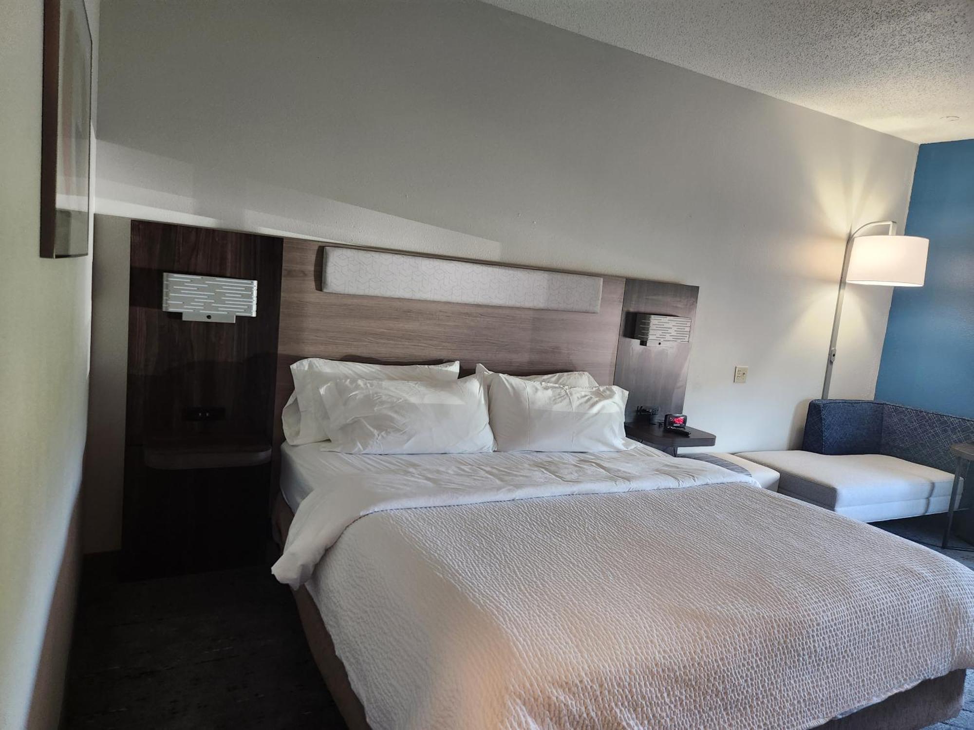 Holiday Inn Express & Suites Alliance By Ihg Buitenkant foto
